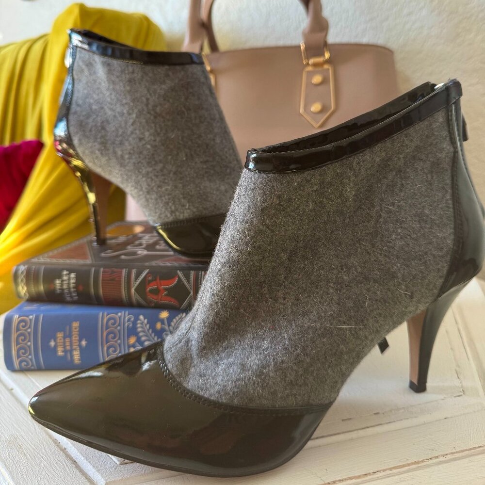 🐘 SOLD HTF Vince Camuto Gray & Black Leather Heels 7.5 37.5 🐘